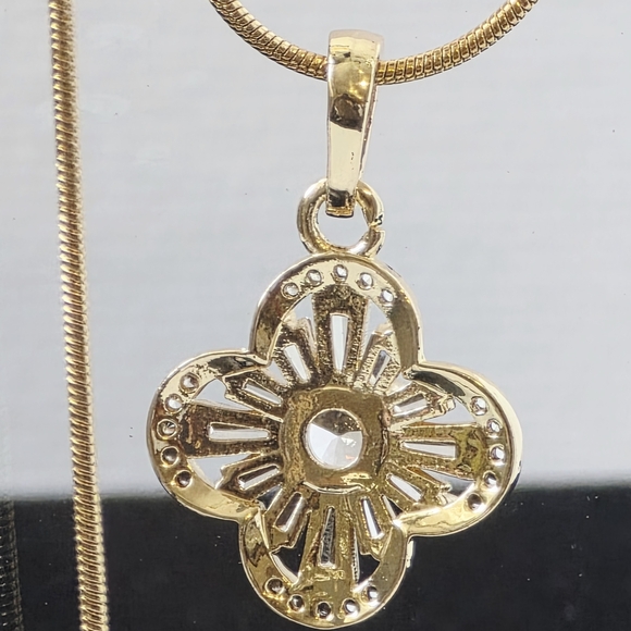 N0008 New Elegant Gold Flower Pendant Necklace - Picture 7 of 14
